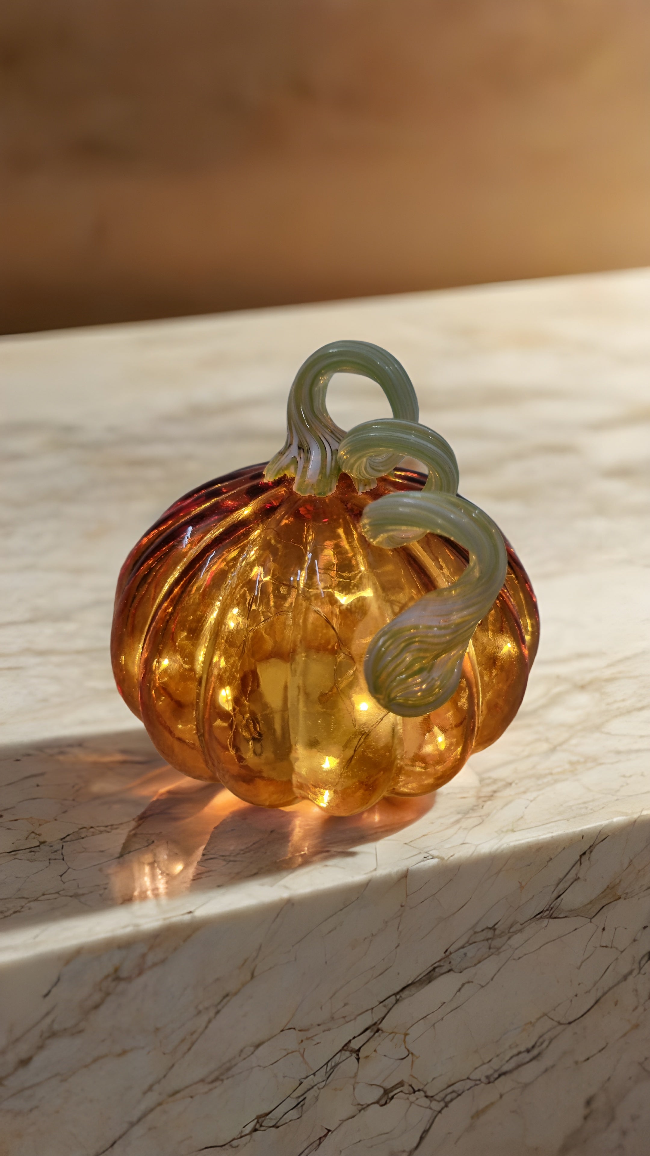 Amber Éclat – Handblown Glass Pumpkin Lamp