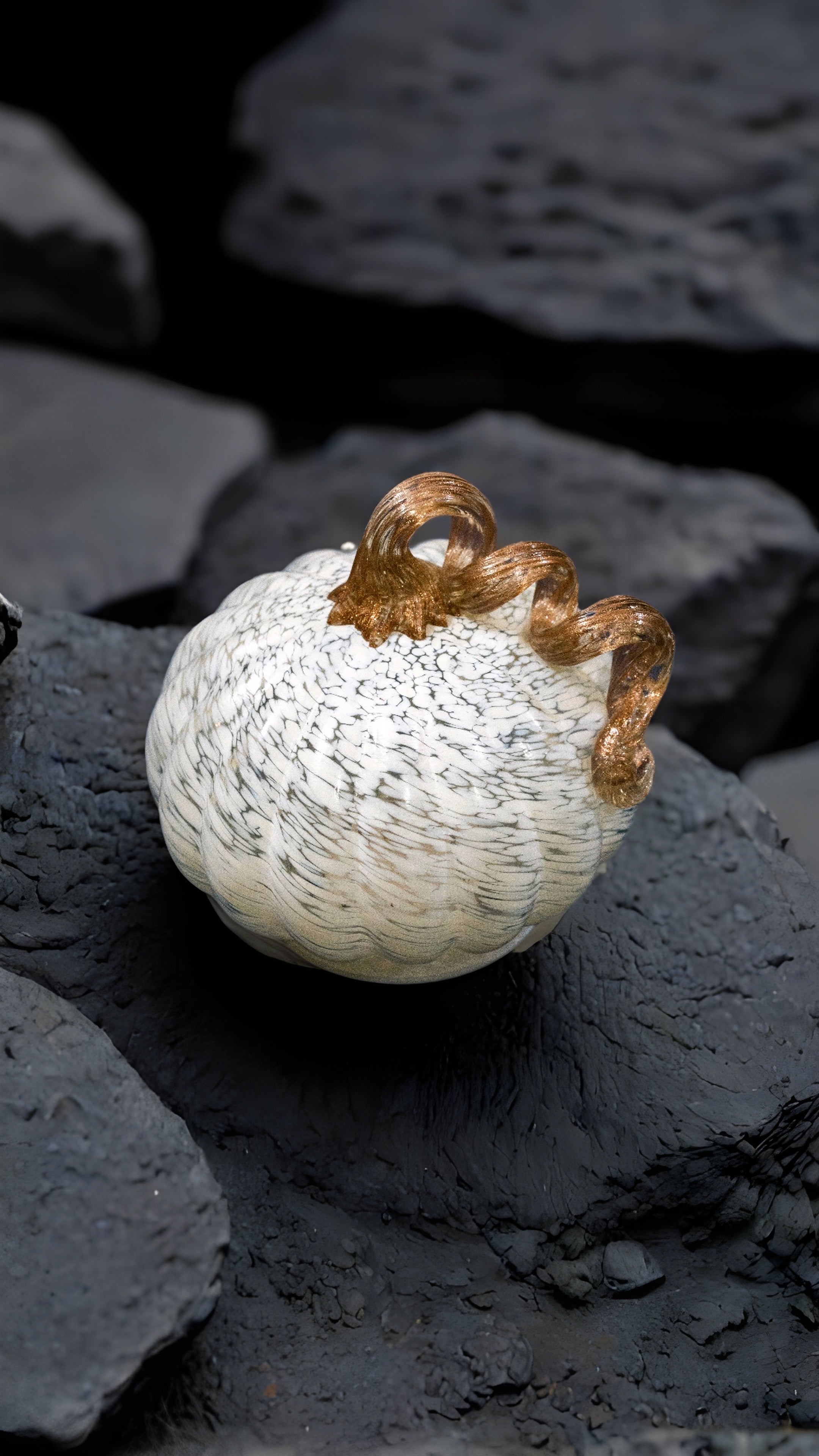 Venetian Ivory – Handblown Glass Pumpkin Lamp