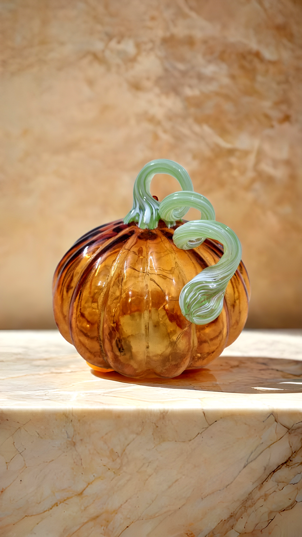 Amber Éclat – Handblown Glass Pumpkin Lamp
